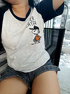 Snapshot of EnzxMoon02 chatting on 2, 5, 2026 EnzxMoon02 online show from 2, 5, 2026