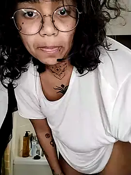 Snapshot of therealsun8 chatting on 3, 2, 2026 therealsun8 online show from 3, 2, 2026