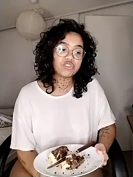 Snapshot of therealsun8 chatting on 5, 2, 2026 therealsun8 online show from 5, 2, 2026