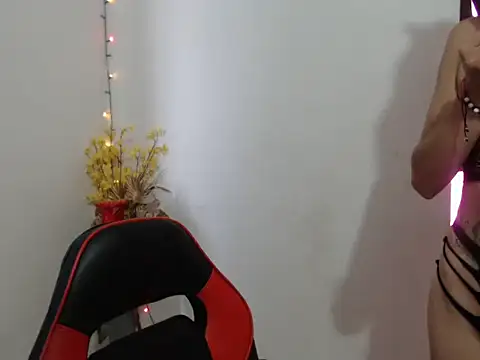 Meegan Hott online show from 28, 2, 2026