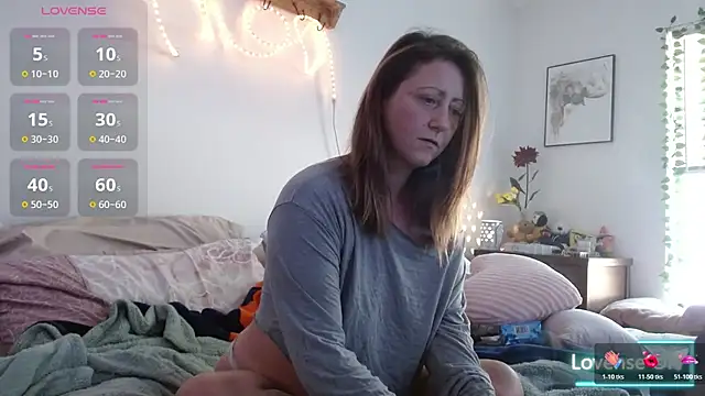 Snapshot of FoxyMillie chatting on 17, 2, 2026 FoxyMillie online show from 17, 2, 2026