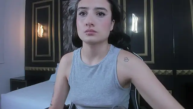 emma hiltonn  online show from 25, 2, 2026