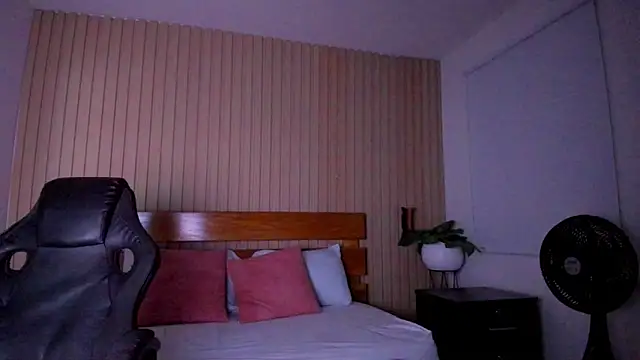 emma hiltonn  online show from 12, 3, 2026