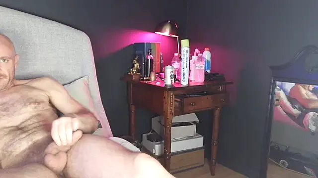 Snapshot of FrankieFuckMe chatting on 2, 5, 2026 FrankieFuckMe online show from 2, 5, 2026