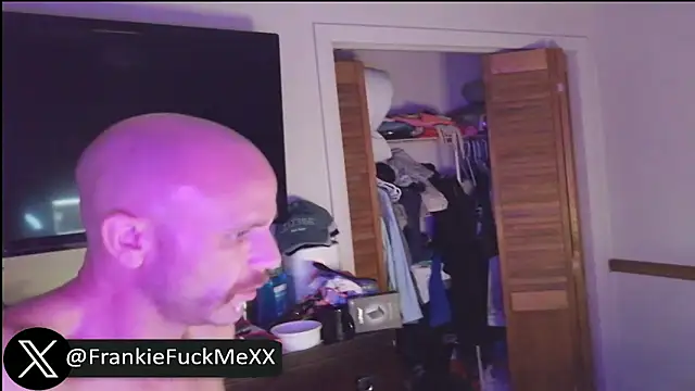 Snapshot of FrankieFuckMe chatting on 23, 5, 2026 FrankieFuckMe online show from 23, 5, 2026