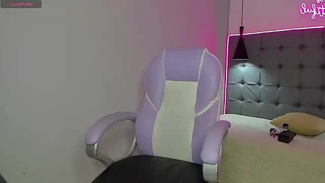 scarletcherry18 online show from 6, 2, 2026