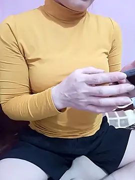 Snapshot of Phoebe-e chatting on 5, 2, 2026 Phoebe-e online show from 5, 2, 2026