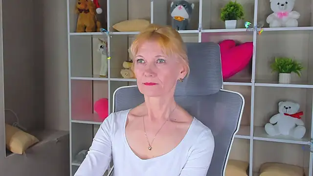 Julie Lucas online show from 3, 4, 2026