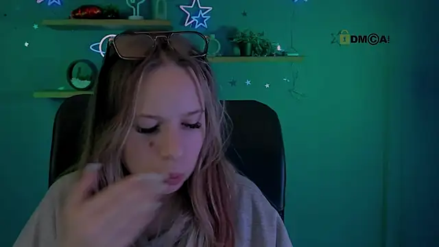 Snapshot of miles_candy chatting on 25, 2, 2026 miles candy online show from 25, 2, 2026