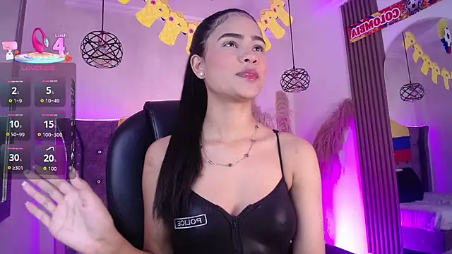 Snapshot of Violet_Collins1 chatting on 17, 7, 2026 Violet Collins1 online show from 17, 7, 2026