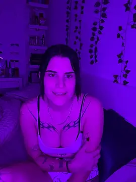 julieeeeee75 online show from 15, 1, 2026