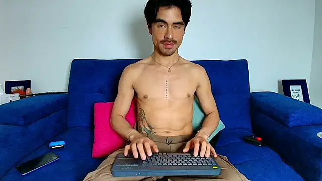 Ethan Briggs  online show from 15, 4, 2026