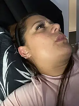 Snapshot of Pretty__Milf chatting on 1, 3, 2026 Pretty Milf online show from 1, 3, 2026