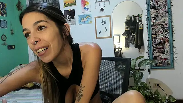 Snapshot of miafoxmia chatting on 7, 4, 2026 miafoxmia online show from 7, 4, 2026