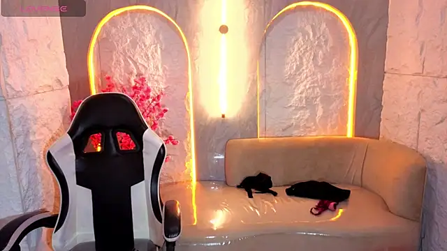 Stefany Tx online show from 13, 3, 2026