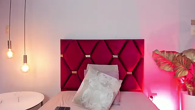 TessaMonroee online show from 5, 2, 2026