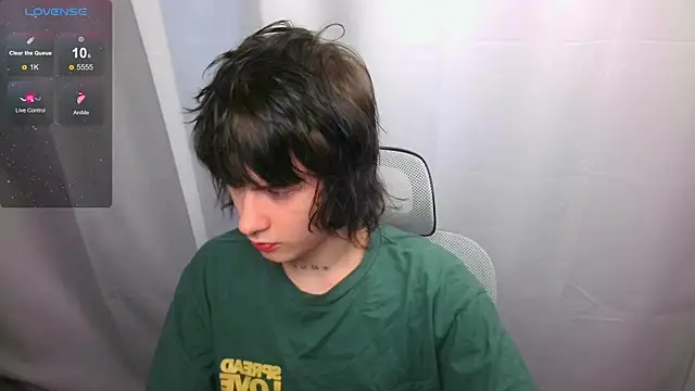 Snapshot of LeonBoykisser chatting on 1, 5, 2026 LeonBoykisser online show from 1, 5, 2026