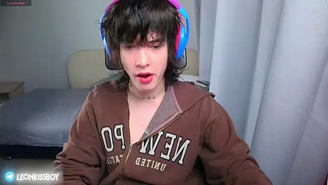 Snapshot of LeonBoykisser chatting on 15, 6, 2026 LeonBoykisser online show from 15, 6, 2026