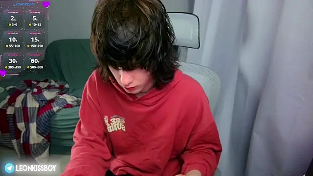 Snapshot of LeonBoykisser chatting on 28, 6, 2026 LeonBoykisser online show from 28, 6, 2026