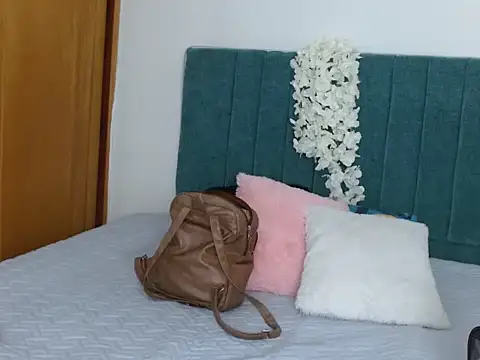 carolinacrus02 online show from 15, 1, 2026