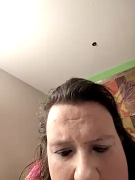 Snapshot of luvbug28 chatting on 9, 3, 2026 luvbug28 online show from 9, 3, 2026