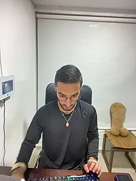 juanlouis pierre online show from 13, 2, 2026