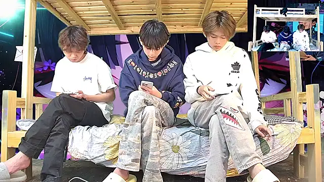 Snapshot of xiaohuangren01 chatting on 1, 3, 2026 xiaohuangren01 online show from 1, 3, 2026