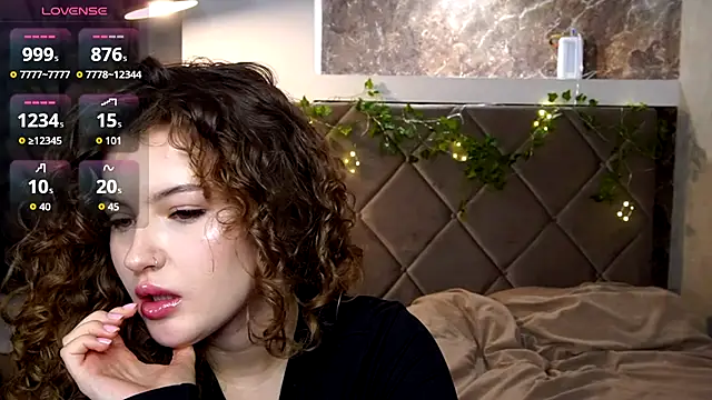 Snapshot of SueCurly chatting on 16, 2, 2026 SueCurly online show from 16, 2, 2026