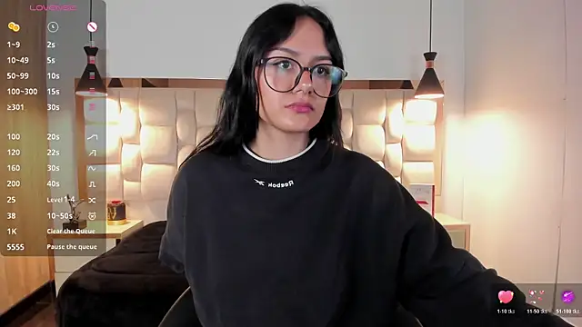 NiccolleHall online show from 17, 2, 2026