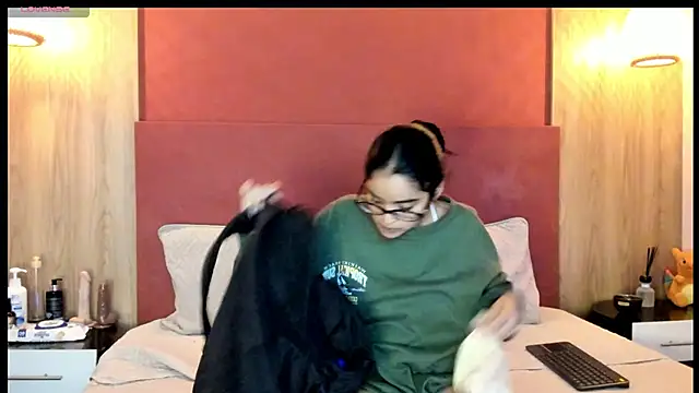Snapshot of VanessaDoofenshmirtz chatting on 23, 5, 2026 VanessaDoofenshmirtz online show from 23, 5, 2026