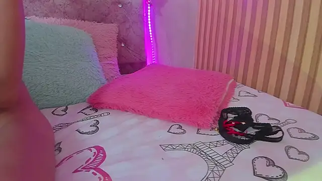 lovely  kiss   online show from 23, 3, 2026