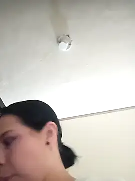 Snapshot of RossyAlvarez chatting on 4, 4, 2026 RossyAlvarez online show from 4, 4, 2026