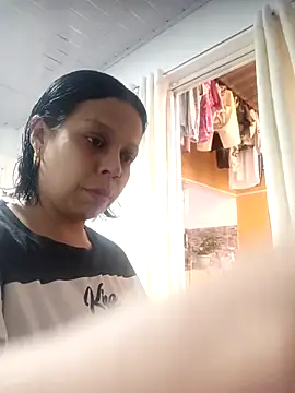 Snapshot of RossyAlvarez chatting on 5, 4, 2026 RossyAlvarez online show from 5, 4, 2026