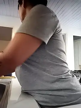 Snapshot of RossyAlvarez chatting on 14, 4, 2026 RossyAlvarez online show from 14, 4, 2026