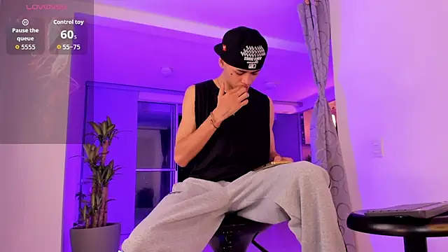 Snapshot of LennerCollins_ chatting on 5, 4, 2026 LennerCollins online show from 5, 4, 2026