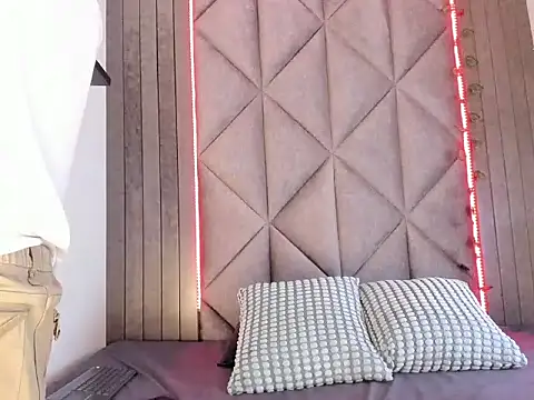 Snapshot of AndrewKenoxx_ chatting on 6, 2, 2026 AndrewKenoxx online show from 6, 2, 2026