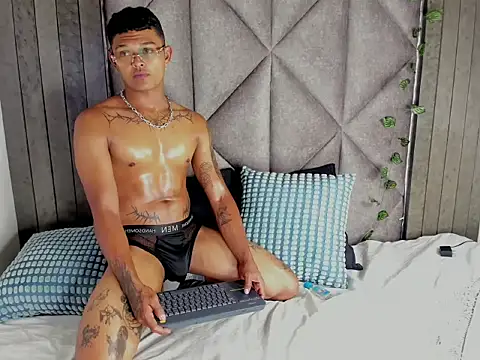 Snapshot of AndrewKenoxx_ chatting on 27, 2, 2026 AndrewKenoxx online show from 27, 2, 2026