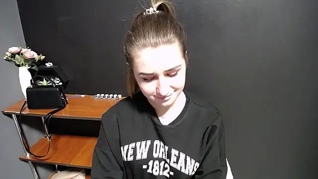 Sunny siren online show from 9, 4, 2026