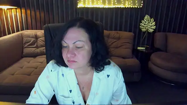 Snapshot of IrissMoon chatting on 7, 6, 2026 IrissMoon online show from 7, 6, 2026
