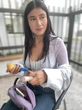 StrawberryPink  online show from 4, 4, 2026