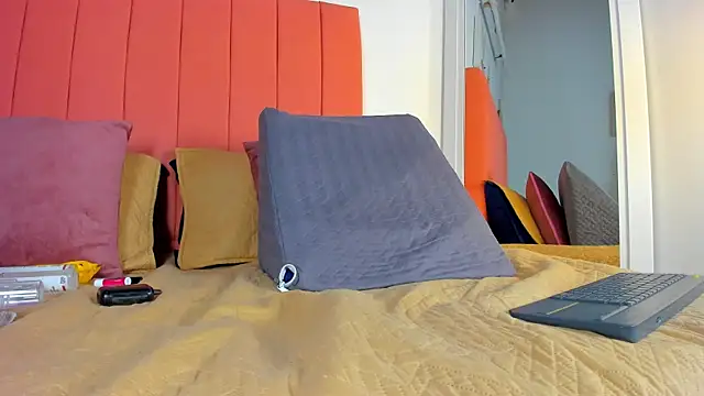 rose thompson19 online show from 31, 3, 2026