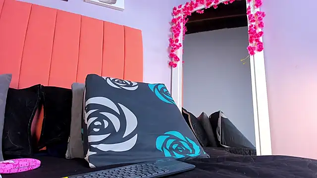 rose thompson19 online show from 30, 5, 2026