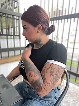 Snapshot of EmilyMoore_Pink chatting on 2, 3, 2026 EmilyMoore Pink online show from 2, 3, 2026