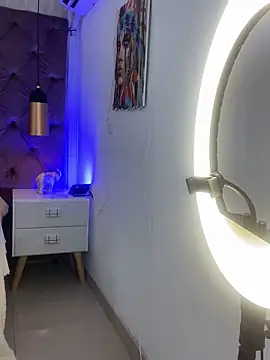 Snapshot of Auri__ chatting on 10, 2, 2026 Auri online show from 10, 2, 2026