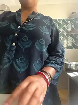 Hot-Tinaa online show from 11, 4, 2026