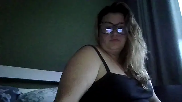 Snapshot of QueenCurvy_Charley28 chatting on 16, 6, 2026 QueenCurvy Charley28 online show from 16, 6, 2026