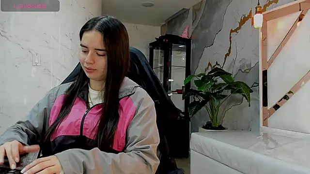 Qetsyah tf online show from 7, 4, 2026