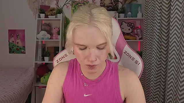 Snapshot of Mia_WaterFall chatting on 23, 5, 2026 Mia WaterFall online show from 23, 5, 2026