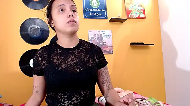 Snapshot of juliette18rose chatting on 27, 5, 2026 juliette18rose online show from 27, 5, 2026