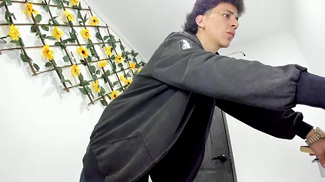 Maxxx bigcockx online show from 9, 3, 2026